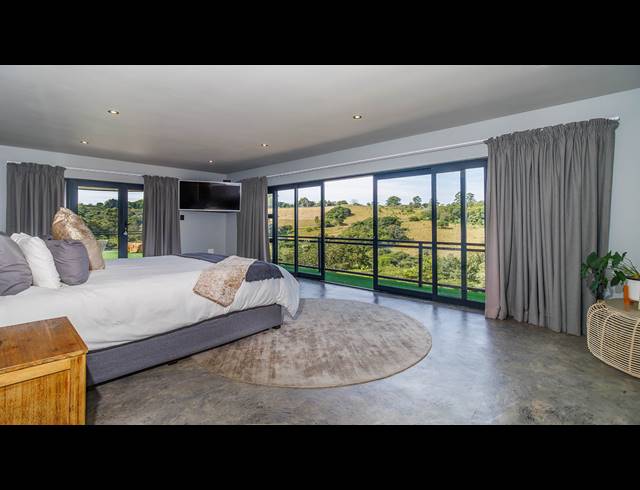 6 BEDROOM TOWNHOUSE FOR SALE IN CRESTHOLME